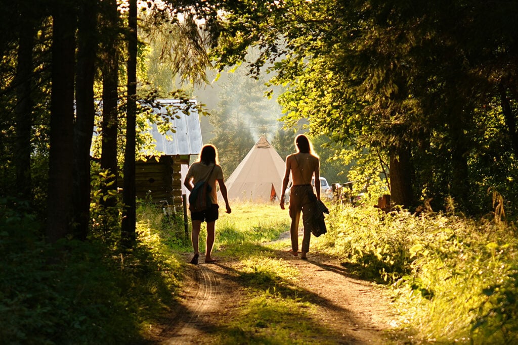 På väg till Volontärcampingen på festivalen Urkult.