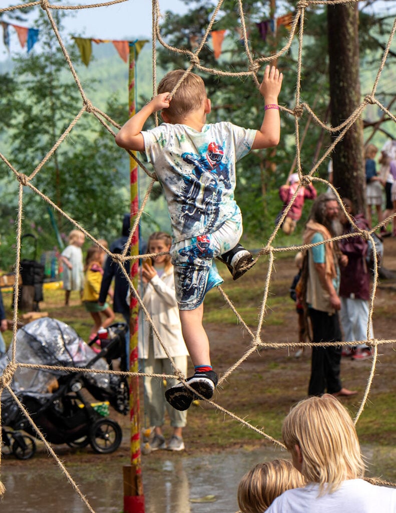 Urkult är också barnens festival. Här får de chans att delta i det stora äventyret.
